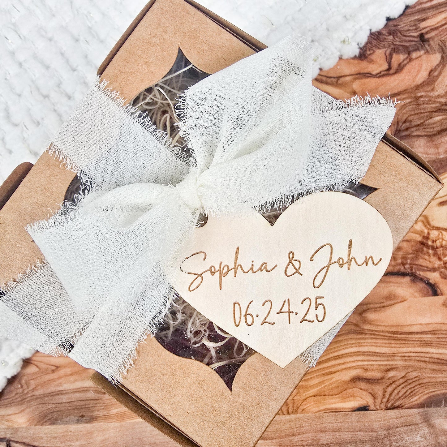 Wooden heart name tag, engraved wedding label, personalized for guest thank you gifts, favor tags, wood, custom, heart shaped, name, couple